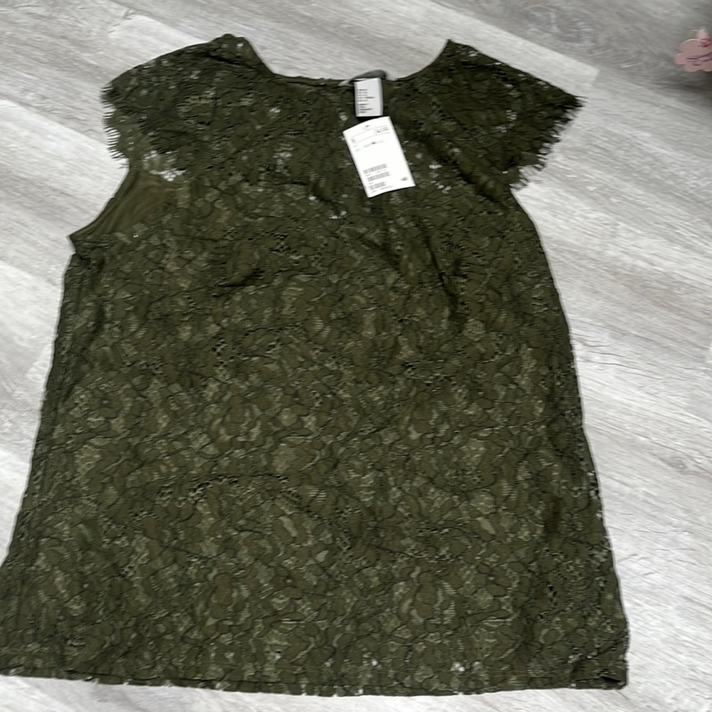Never worn/ still has tags/ H&M lace dark green top / perfect condition